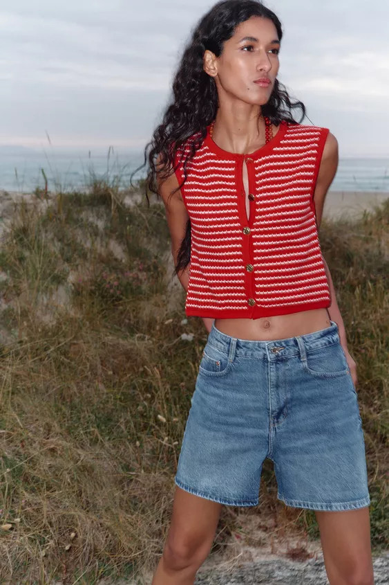 BUTTONED JACQUARD VEST TOP | Zara US