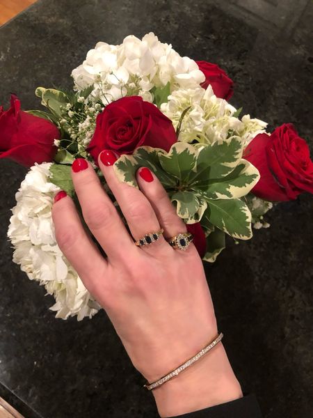 Happy Valentine’s Day!
Wearing the perfect red nail color for any occasion! Plus a long lasting sun-cured, nourishing gel top coat. These have a beautiful high gloss finish. Formulated without formaldehyde, toluene, DBP, phthalates, and other nasties! They are vegan, paraben-free and cruelty free!