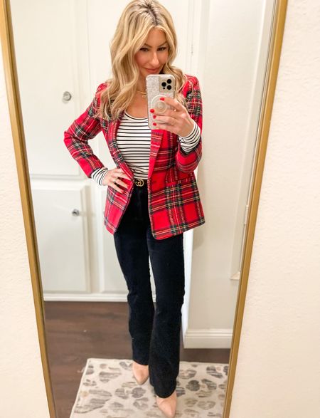 I love the season of plaid and luckily this will carry me over all year long with our school plaid, so bring on all the #tartanpride #plaidpride!

I also love the print mix of stripe+plaid with these velvet bootcut pants from @evereve. 

Top/Pants: @evereve
Blazer: @vicidolls





#LTKstyletip #LTKworkwear #LTKHoliday