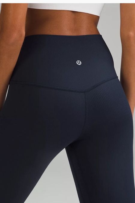 Now in navy! Obsessed 
I wear size 2 in length 25

Lulu align in RIBBED - make sure u get align in ribbed. The compression and quality is better! 