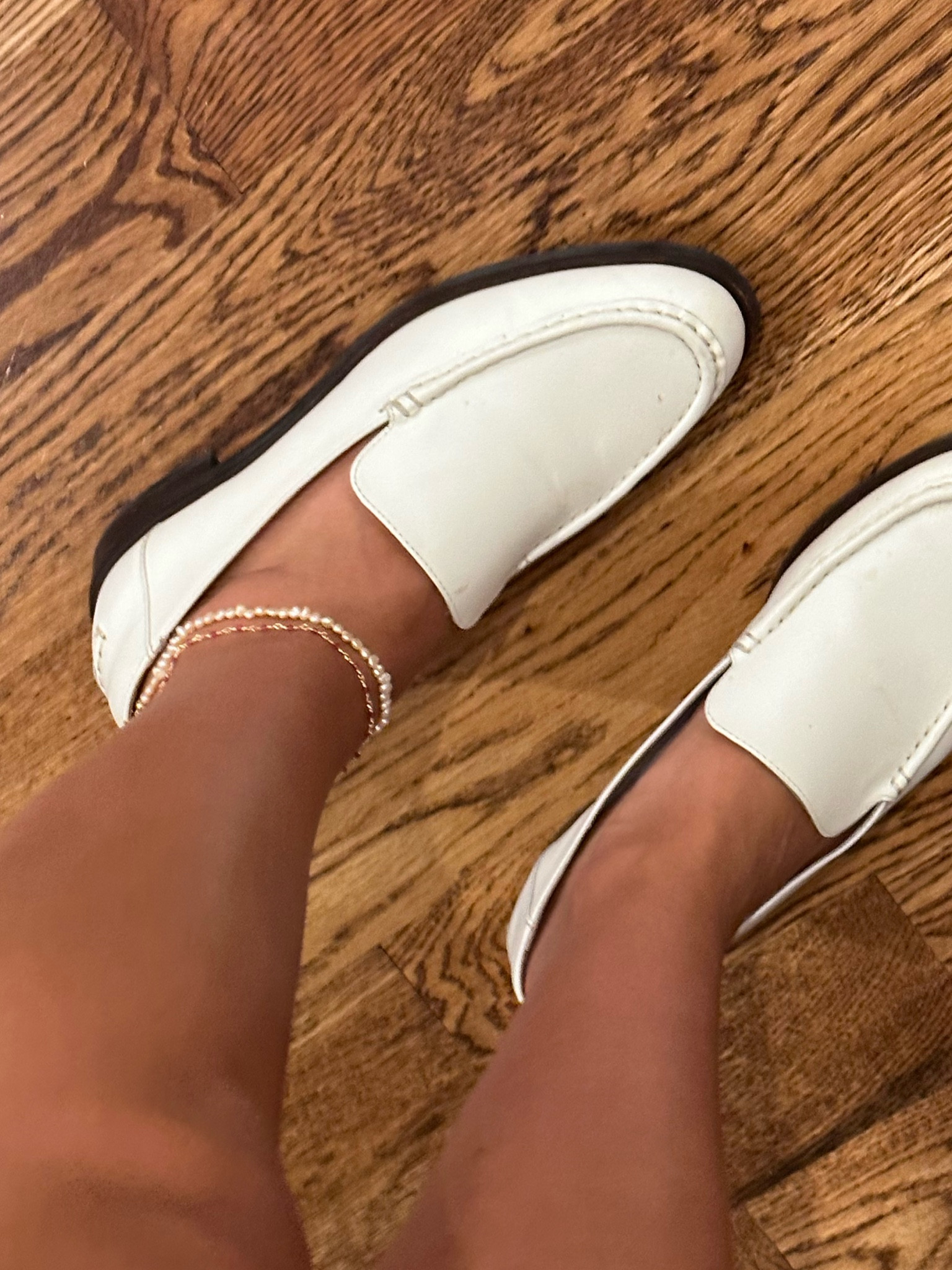 Details. Pearl anklet from byorly 🤎
Shoes from everlane a couple seasons ago! 
