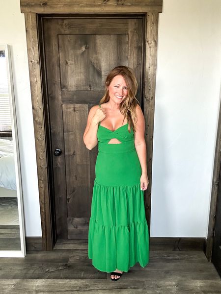 HILLARIOUS… that’s all I can say about the black dress. 🤣
I will definitely be returning… would you? 

But the green one? Keeper. Is it good for fall? No… but when my husband told me that we have a month of celebrating to do for my 40th and I’ll need some dresses… it’s a must. ❤️

#LTKparties #LTKHoliday #LTKover40