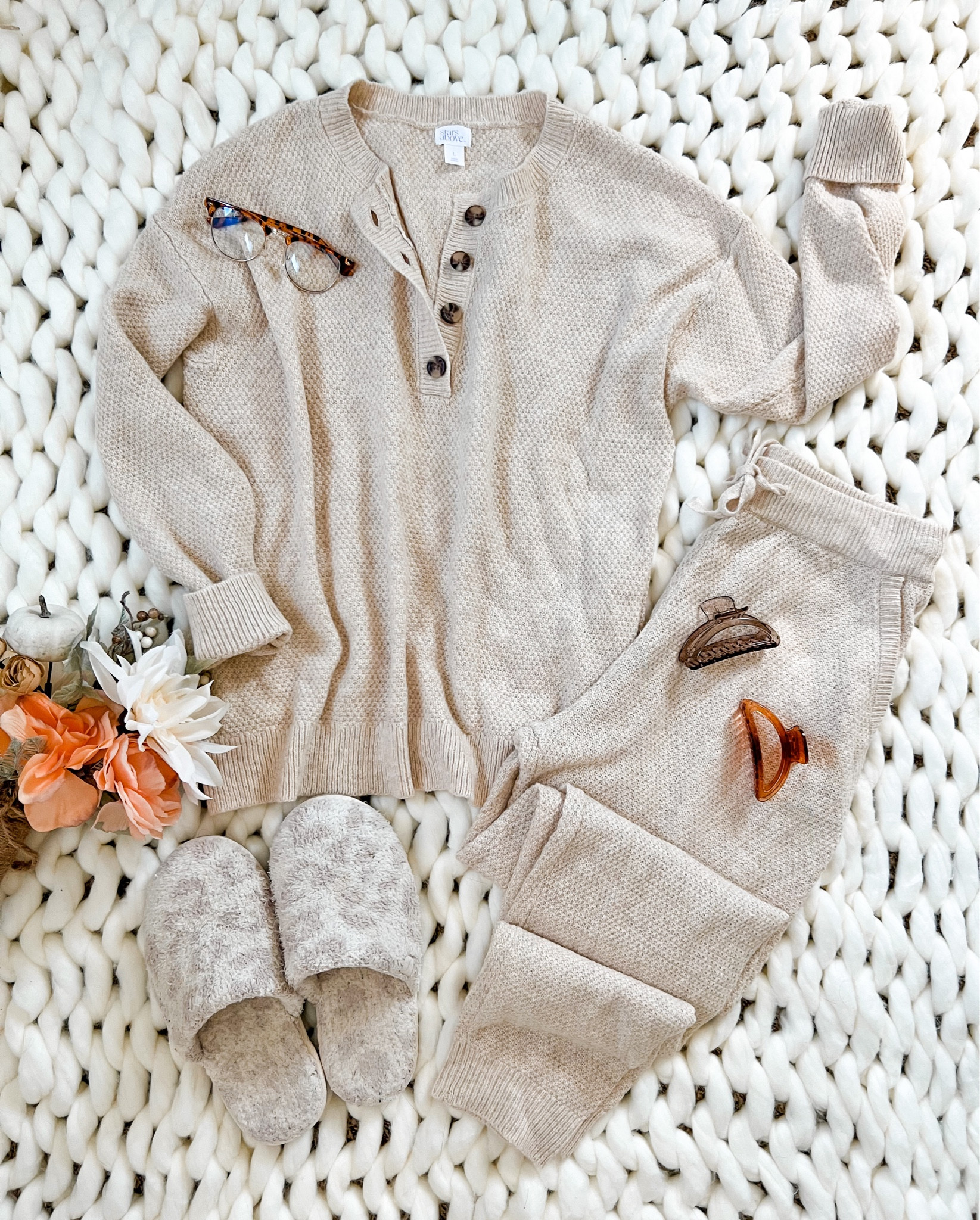 Fall outfit, loungewear, lounge set, matching set, fall fashion, target style, sweater joggers

#LTKCon #LTKSeasonal #LTKunder50