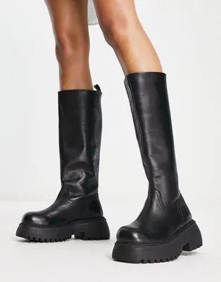 ASOS DESIGN – Candy – Kniehohe Stiefel aus schwarzem Leder mit dicker Sohle | ASOS (Global)