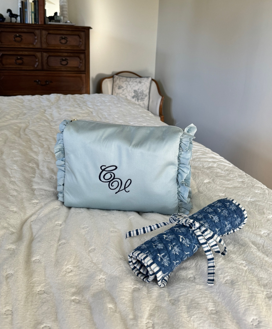 The perfect (personalizable) Christmas gifts for your list of a flamboyantly chic gal you love 💙 #makeupbags #monogrammed #wishlist #giftsunder40 #giftsunder50 #christmasgiftidea

#LTKFindsUnder100 #LTKHoliday #LTKCyberWeek