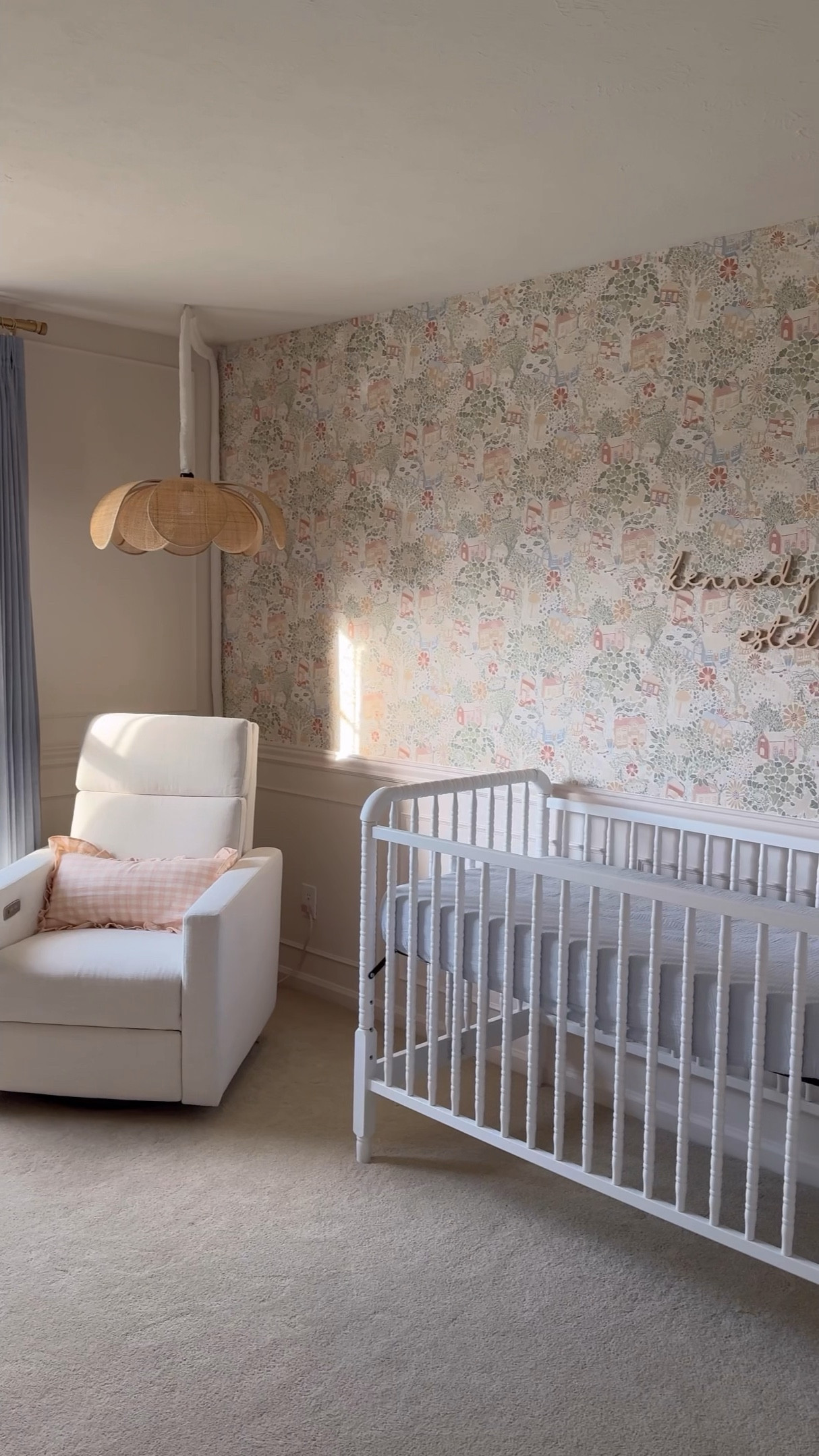 Baby girls nursery #nursery #babygirl 