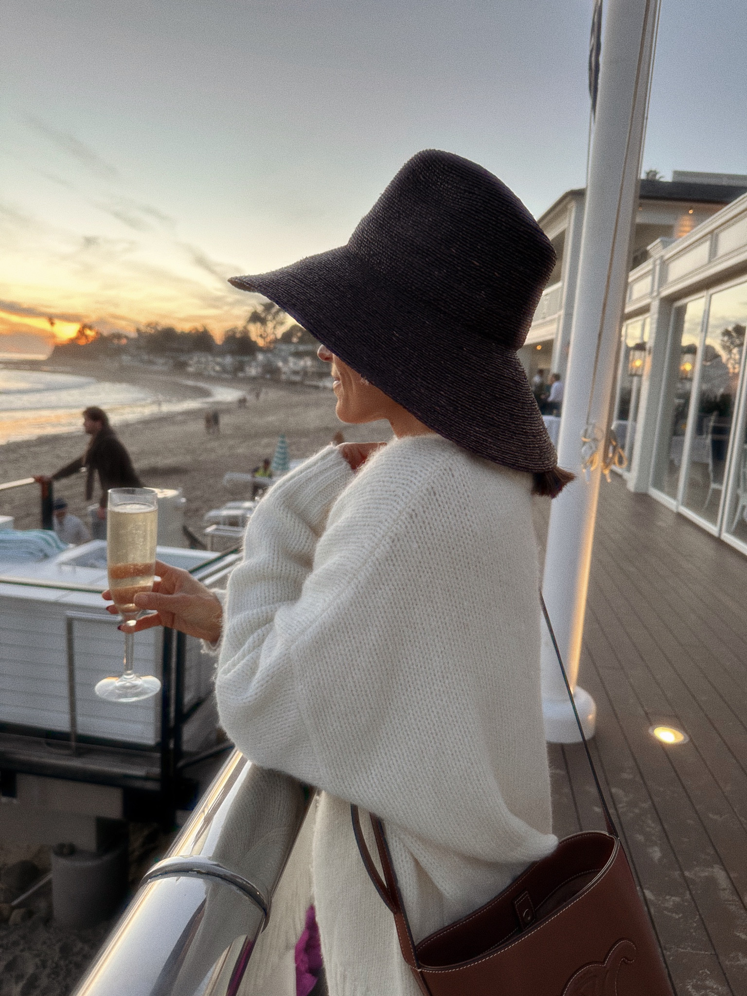 Large brown straw hat. Fits true to hat sizing 

#LTKOver40