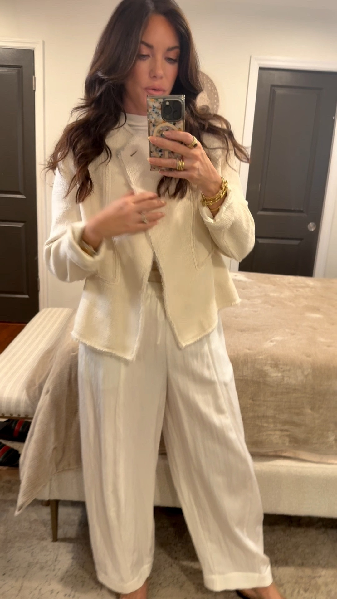 Today’s look is from @Zara so I’m gonna list the reference numbers for the Zara pieces. I’m going to link similar items in the LTK. #fashioninspo #womensfashion
Zara Jacket: 2717/905
Zara Pants 2452/447
Zara Top:3253/301