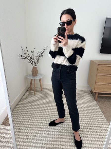 AGOLDE riley denim on sale with code FALL20. TTS, very comfortable, don’t collect lint, stretchy. 

Velvet sweater small on sale!
AGOLDE jeans 24
Staud mules 35
YSL sunglasses 

Jeans, fall outfits, fall style, petite style 




#LTKfindsunder100 #LTKSeasonal #LTKsalealert