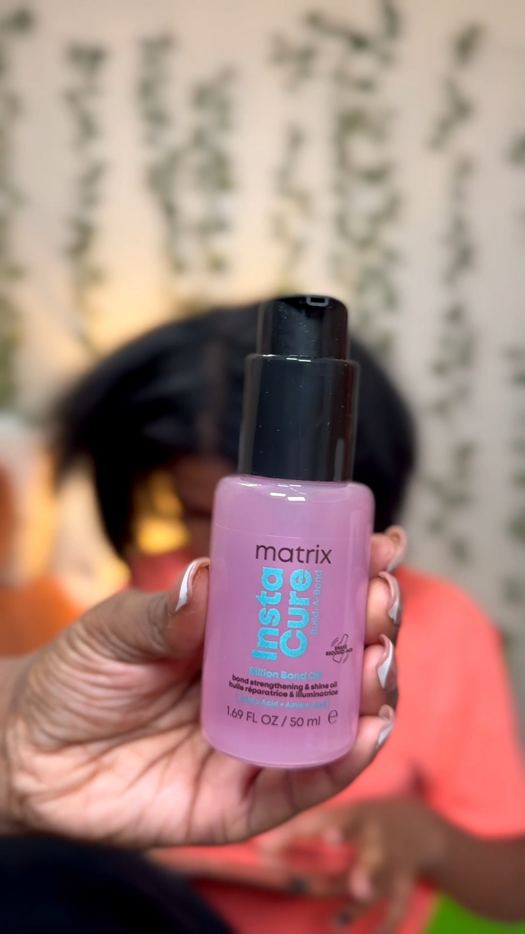 Silk press maintenance in real life 😮‍💨🏀❄️
Three weeks, basketball, snow, and still holding on thanks to these products.
What hairstyle should Kylie do next? 💇🏽‍♀️✨
#matrix #ultabeauty #tymo 🛍️
#hair #silkpress #lenghtretention 