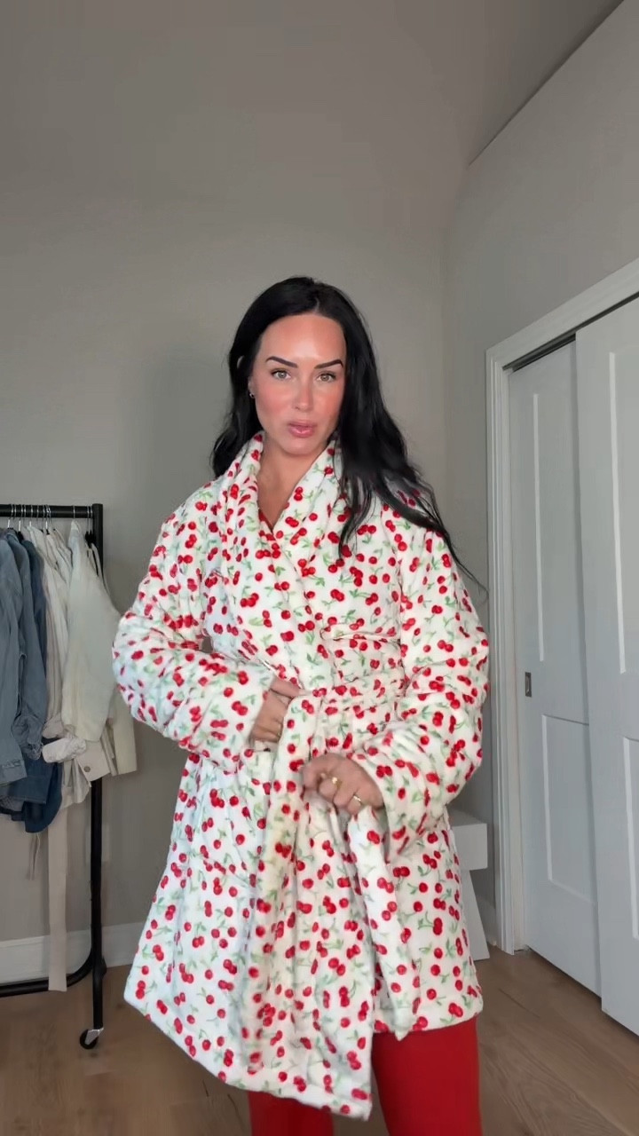 PINK by Frankie's Bikinis is back!! Limited edition ✨👙

#pinkpartner  @vspink 

