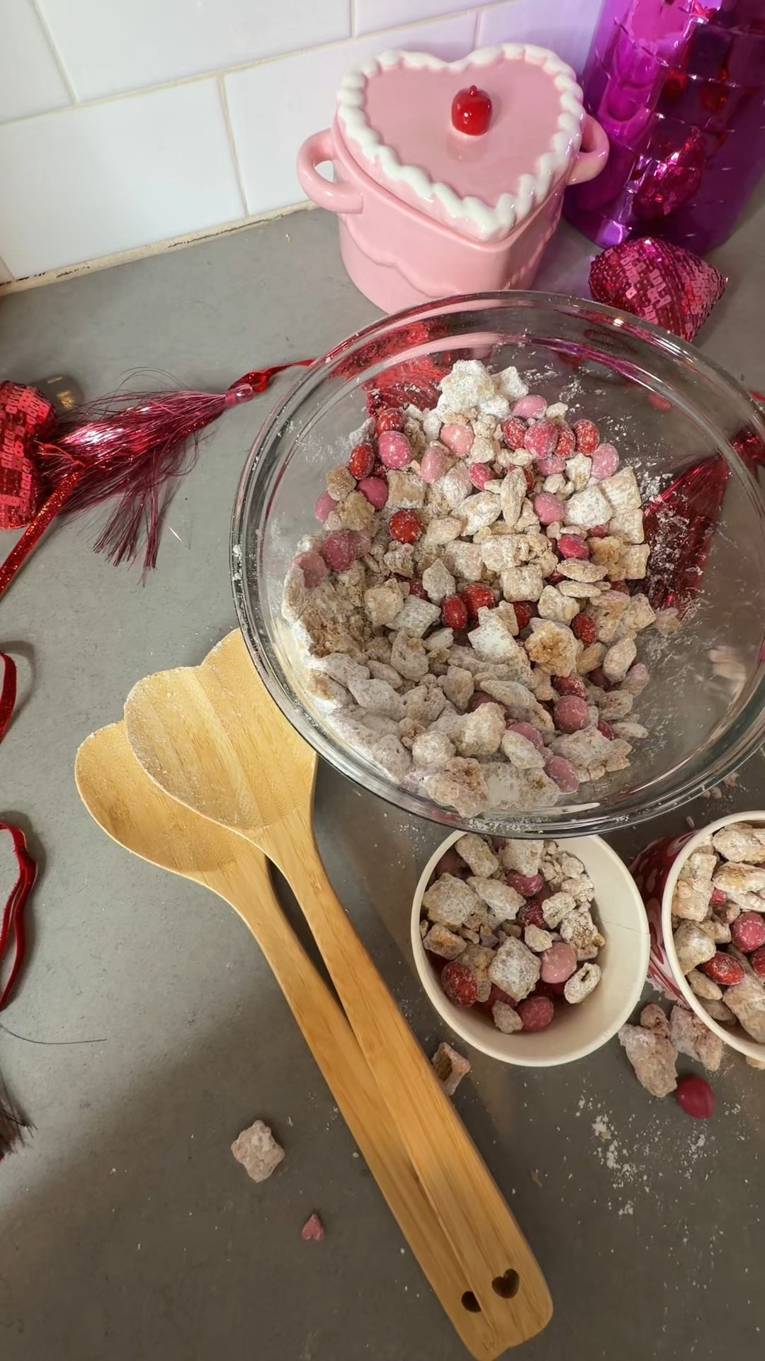 Valentine’s Day puppy chow but make it cute 💗🍫
The easiest sweet treat + all my favorite Amazon kitchen finds I used to make it ✨

#amazonkitchenfinds #valentinesdaytreats #puppychowrecipe #amazondeals #easyrecipes


@amazonhome @chexmix

#LTKHome #LTKSaleAlert #LTKFindsUnder50