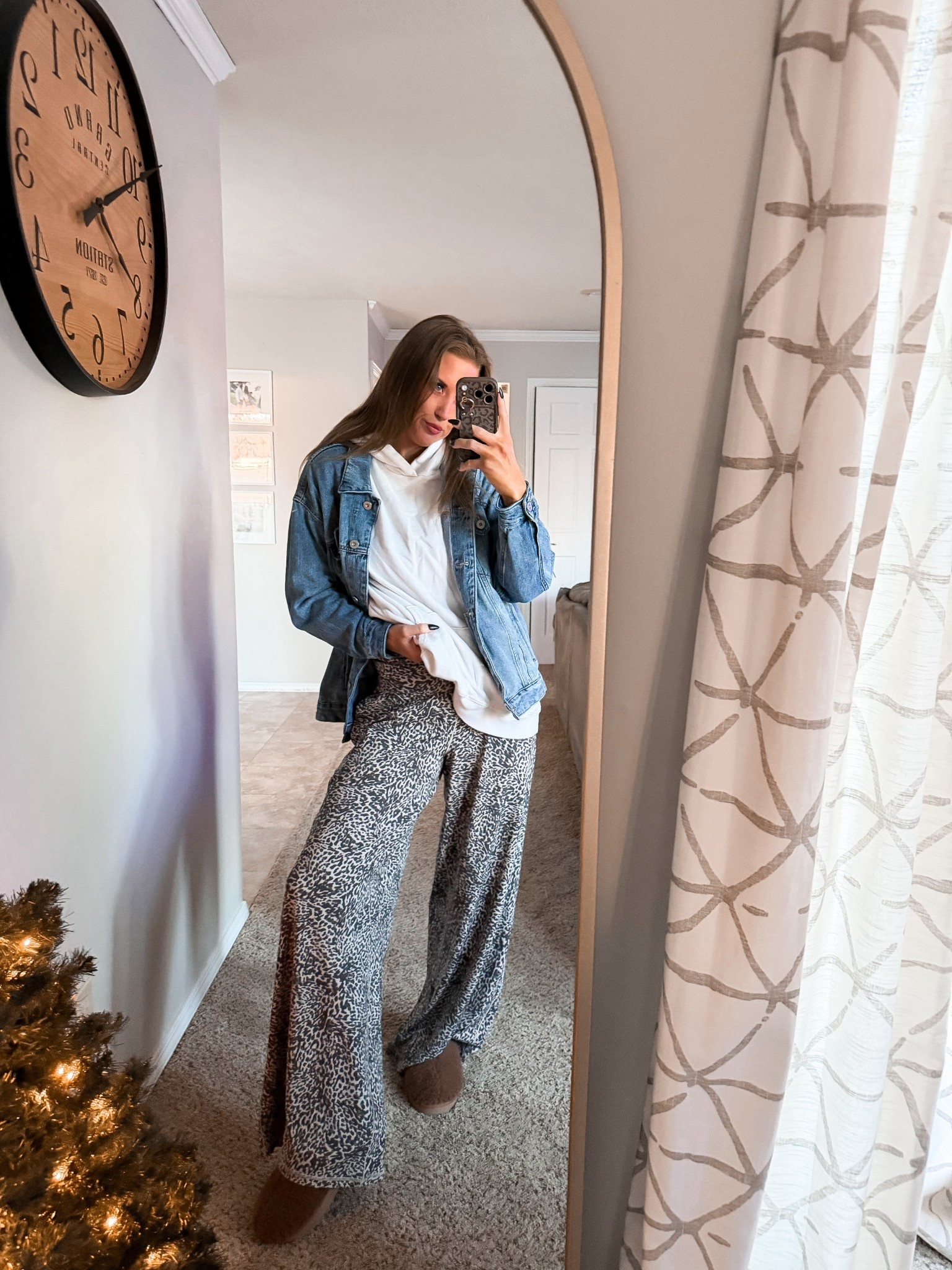 Style diary 
#cozyoutfit #fallstyle #ootd 

#LTKSaleAlert #LTKActive #LTKFindsUnder50