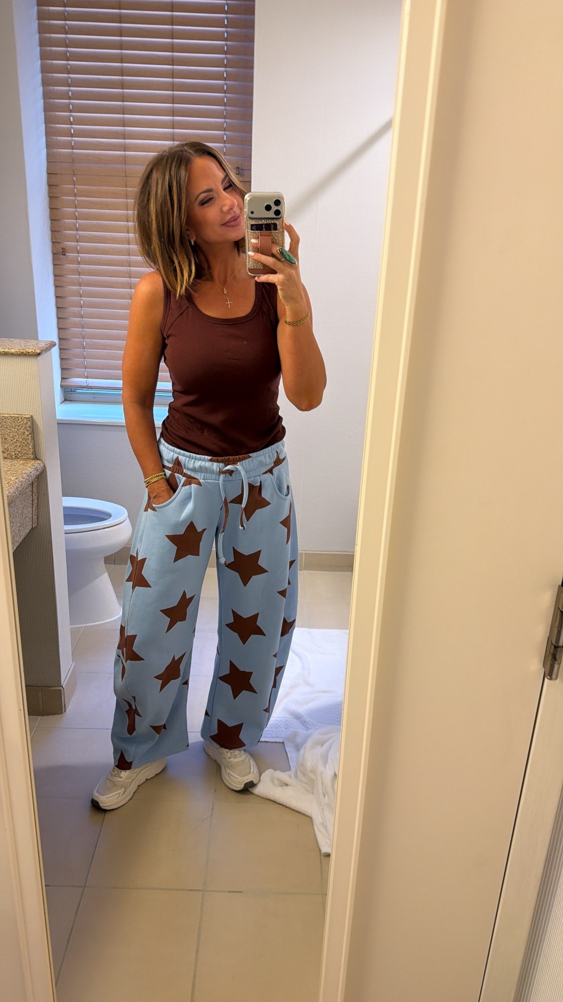 my fav amazon tank and urban outfitters barrel sweats ♥️

#LTKootd #LTKSeasonal #LTKSaleAlert
