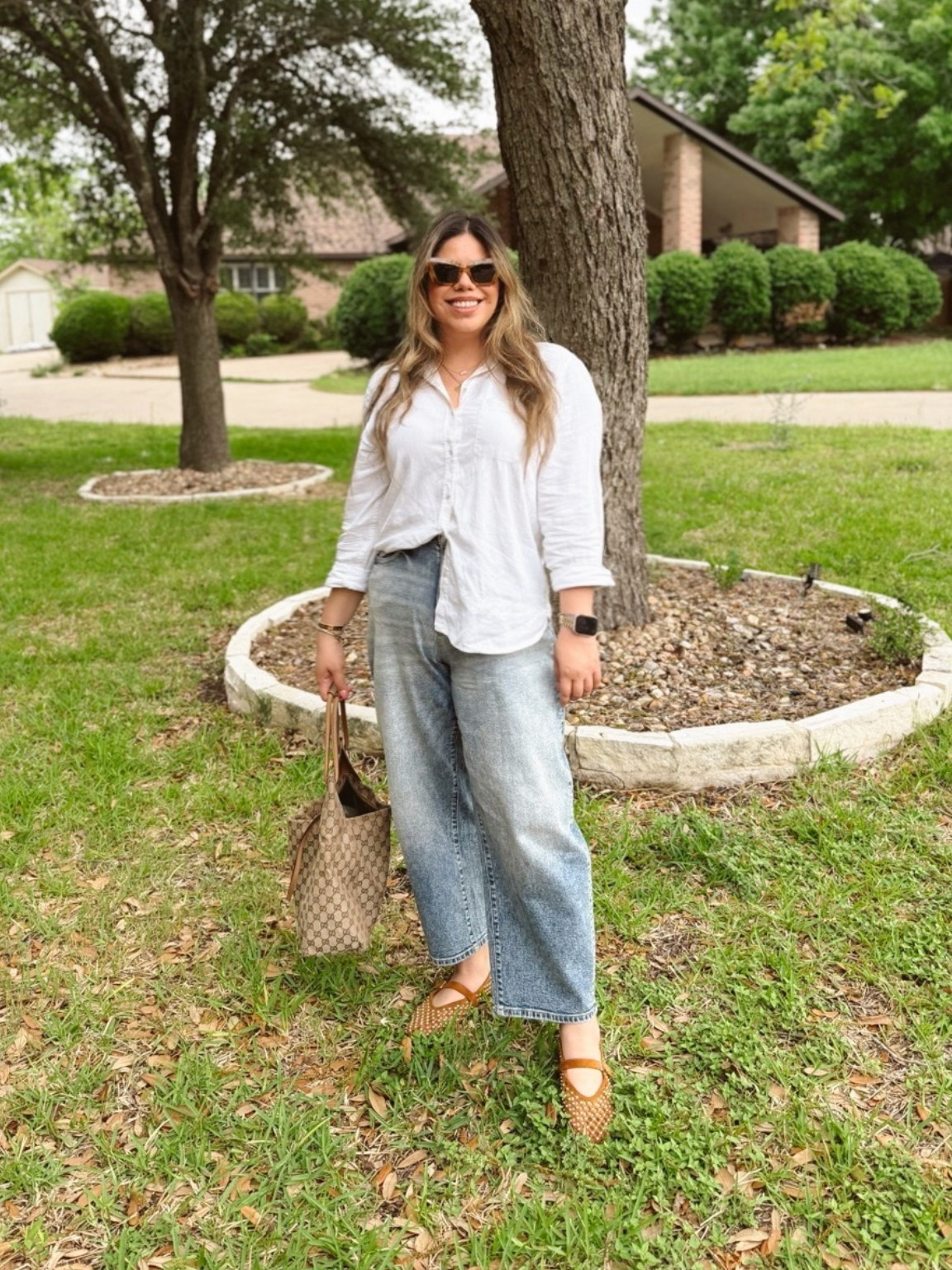 Easy spring outfit! 

Soon it’s going to be way to hot for jeans so might as well wear them while I can 😂

#LTKShoeCrush #LTKItBag #LTKSaleAlert