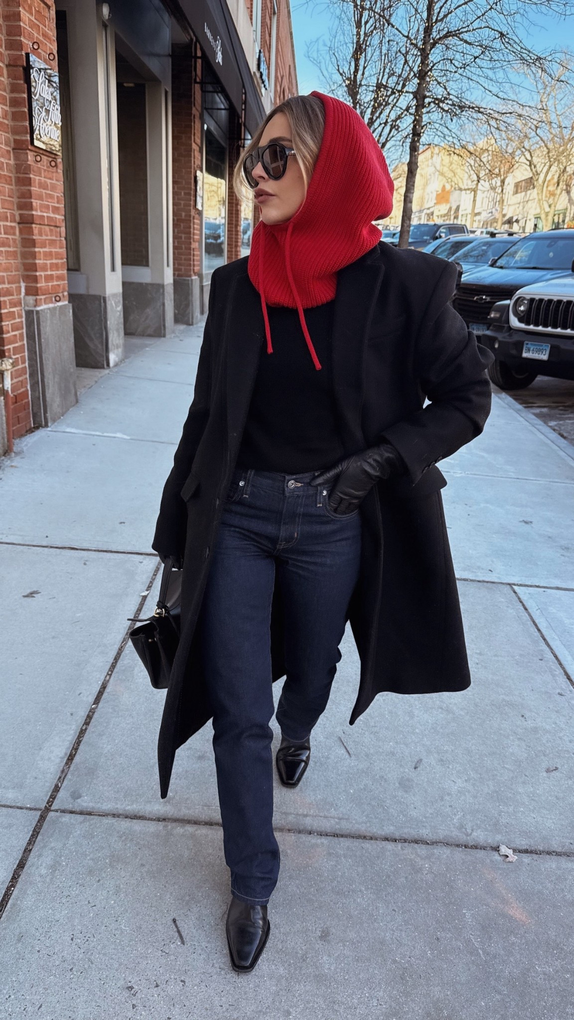 OOTD 
Simple winter day look elevated with accessories! 

Lip stain color- HUSH
Lip liner color-COLD BREW

*Coat old Zara- linking a few very similar options 

Jeans 26
Boots tts 