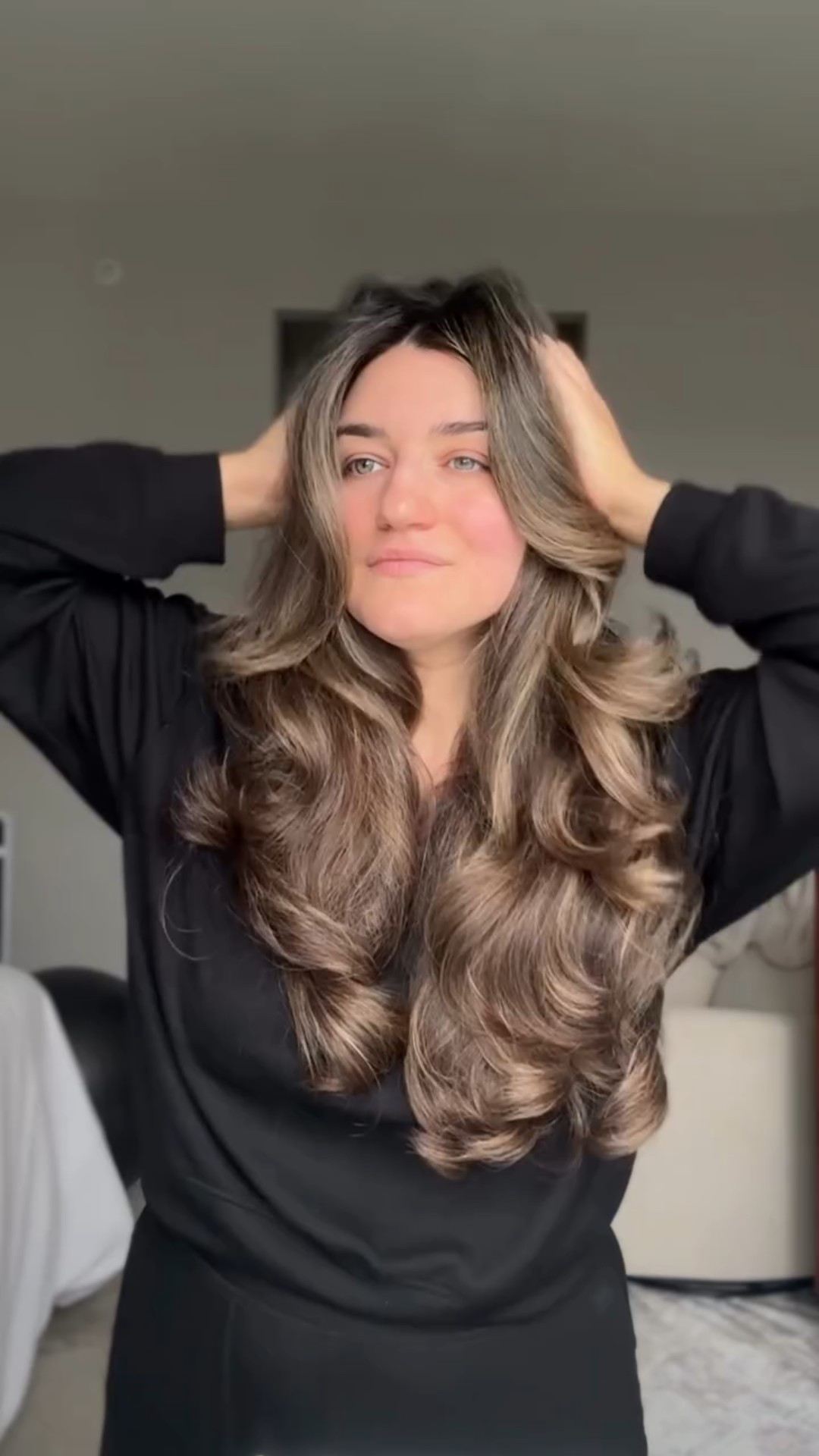 Curling all in toward your face 🤎 Save + let me know if you try! Instructions:
- Dry hair 90% of the way (I used my Dyson supersonic because it has more power than the airwrap blow dry attachment)
- Section hair in two
- Spray with @unite_hair BOOSTA volumizing spray. This will add some extra moisture back into the hair and give the curls an extra hold.
- Wrap using the largest barrel, making sure to switch the direction so that you curl in toward your face on both sides. Heat for :20, cool for :10 
- Repeat on top layer 
- For fringe, wrap hair horizontally around the barrel and away from your face 
- Comb through for a soft, gorgeous wave
.
.
@dysonbeauty @dysonusa @dyson @ultabeauty @sephora @victoriassecret @mykitsch @thewetbrush