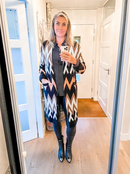 Outfits of the week 

A long chevron print cardigan (Norah, current) paired with a black travel blouse and Spanx faux leather leggings. 

Cardigan 38
Blouse L
Leggings XL



#LTKeurope #LTKstyletip #LTKworkwear