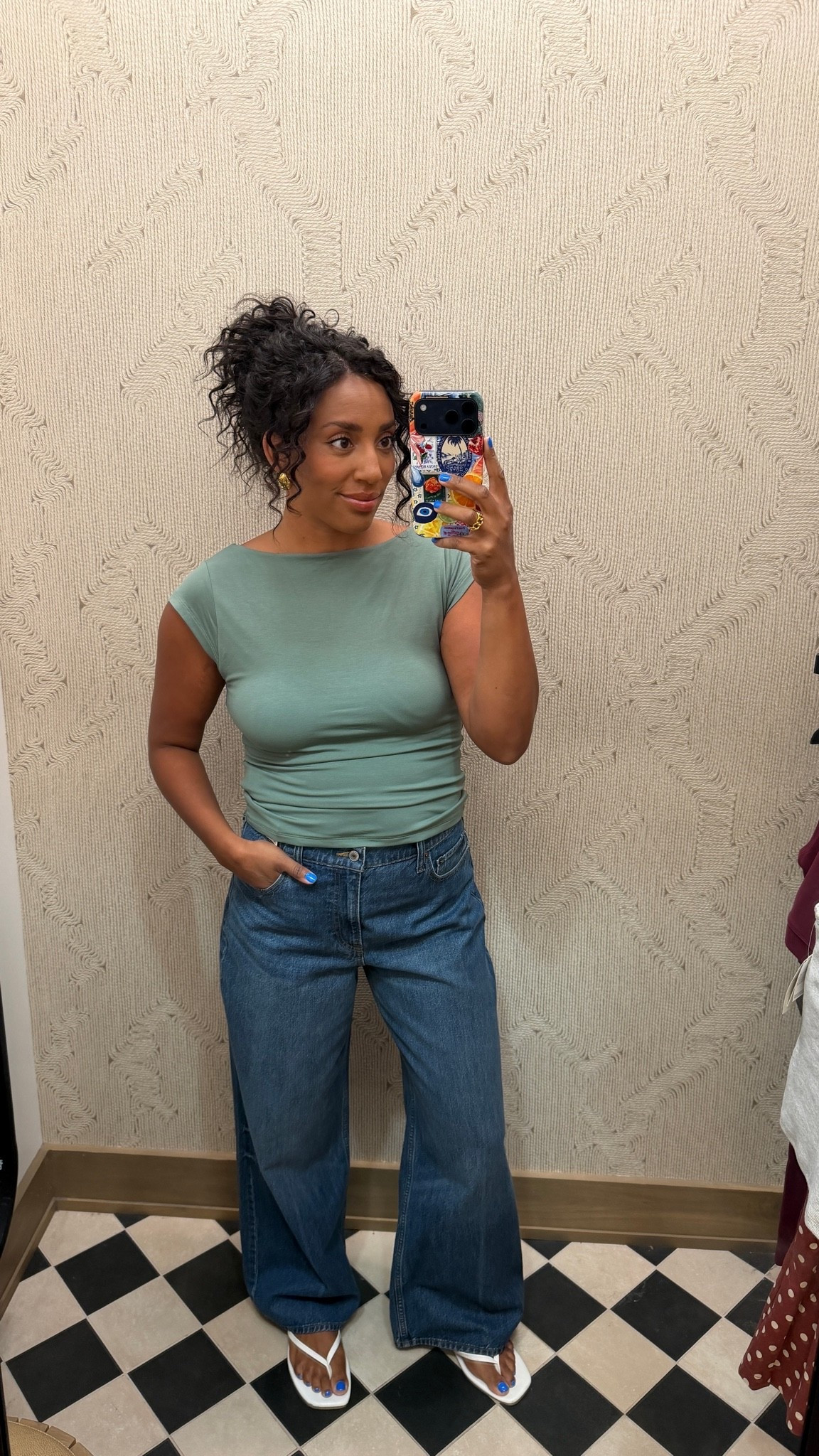 Size L in top, 30 in jeans. Need a size smaller in both! These jeans are so good tho, just ordered the 29! 
@abercrombie

#LTKootd #LTKMidsize #LTKSaleAlert