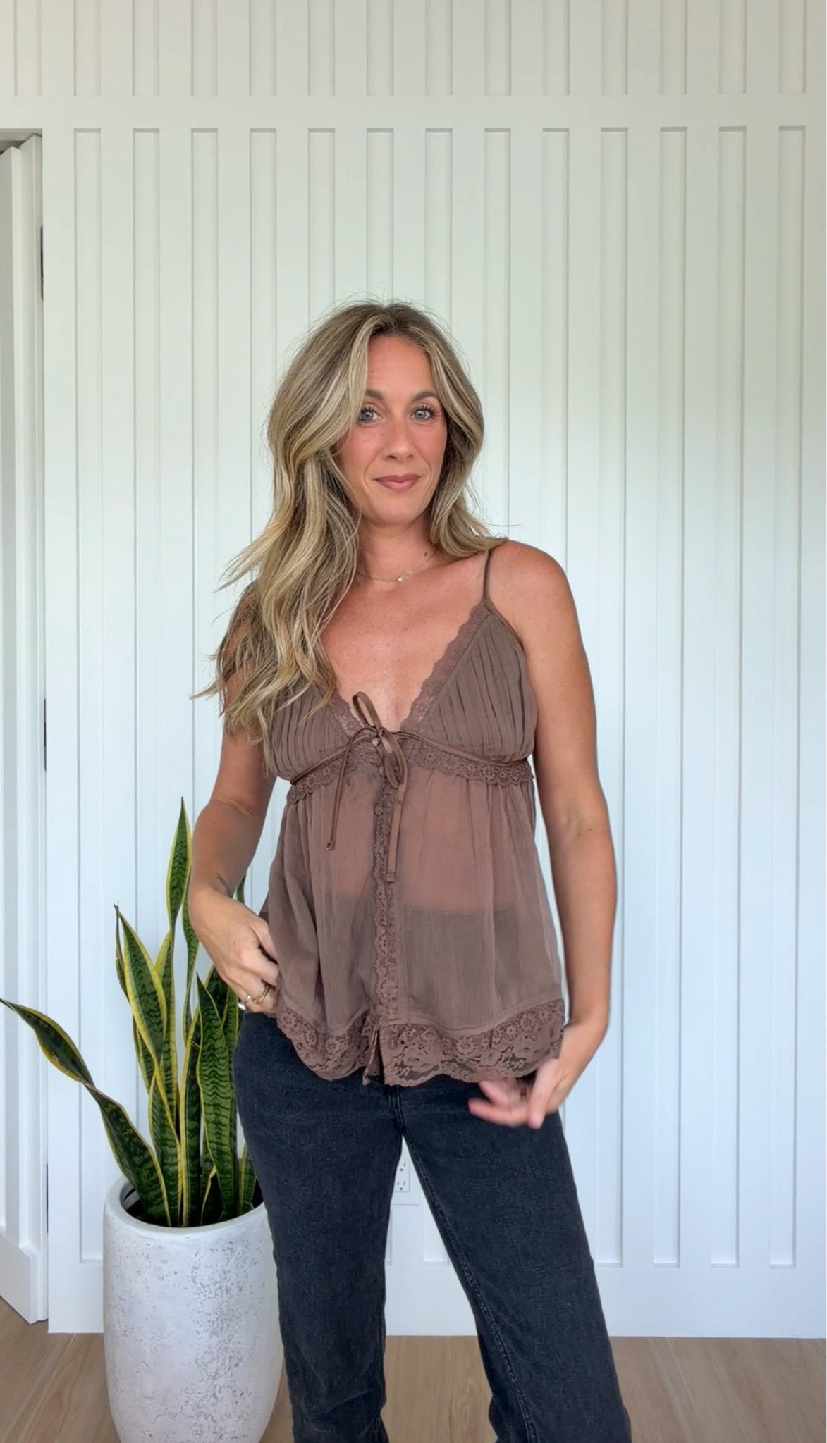 Abercrombie lace tank top size small

#LTKootd #LTKgrwm #LTKSaleAlert