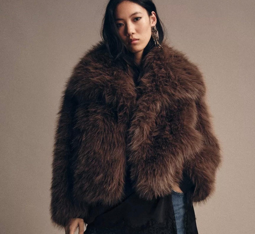 Fur jacket from Zara for the fall

Fur jacket
Zara finds
Fall 
Fall fashion 
Fall style 


#LTKFindsUnder100 #LTKWorkwear #LTKSeasonal