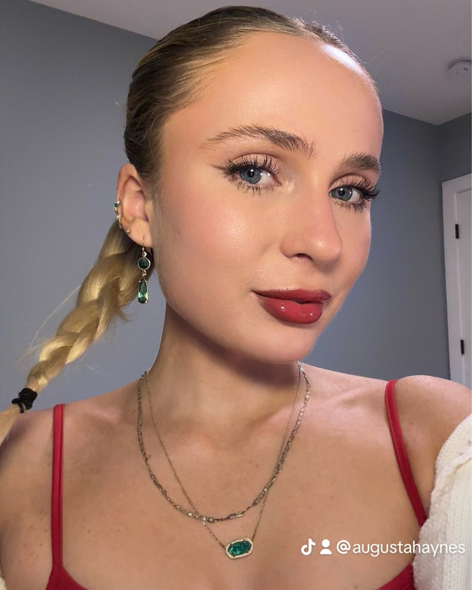 Festive season Christmas makeup tutorial on YouTube @AugustaHaynes ❤️🎄✨ #christmasmakeup

#LTKBeauty