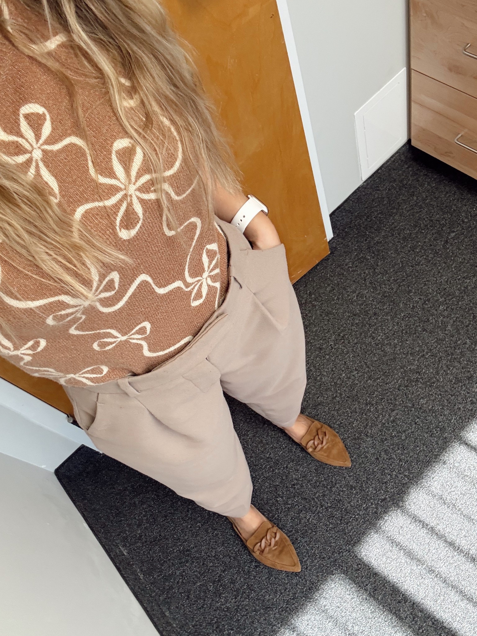 Work outfit🤎


#workoutfit #workwear #springoutfit #kohls #abercrombie #flats #workshoes #workpants #sweatertop #bowtop

#LTKSeasonal #LTKWorkwear #LTKSaleAlert