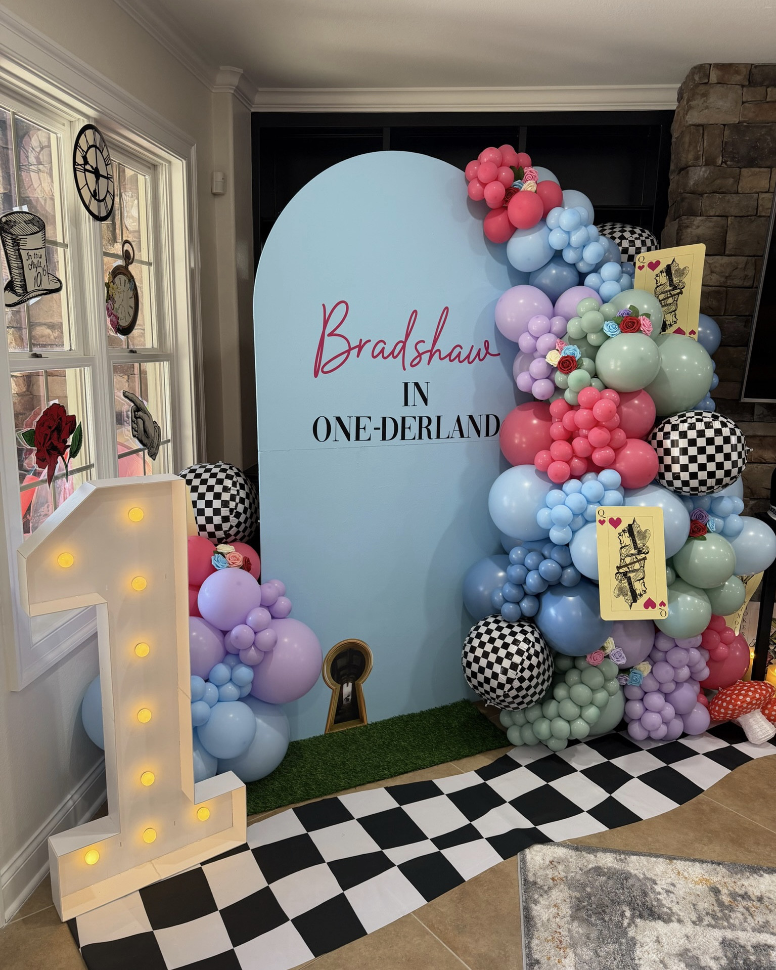 Bradshaw in ONE-derland party decor! 🌟🐰♠️♥️

Part 1 (see part 2 for the rest of the links!!)

#LTKKids #LTKFindsUnder50 #LTKmomlife
