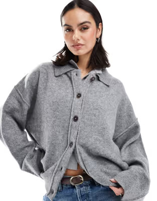 ASOS DESIGN – Strickjacke in Grau mit Hemdkragen und Nahtdetails | ASOS (Global)