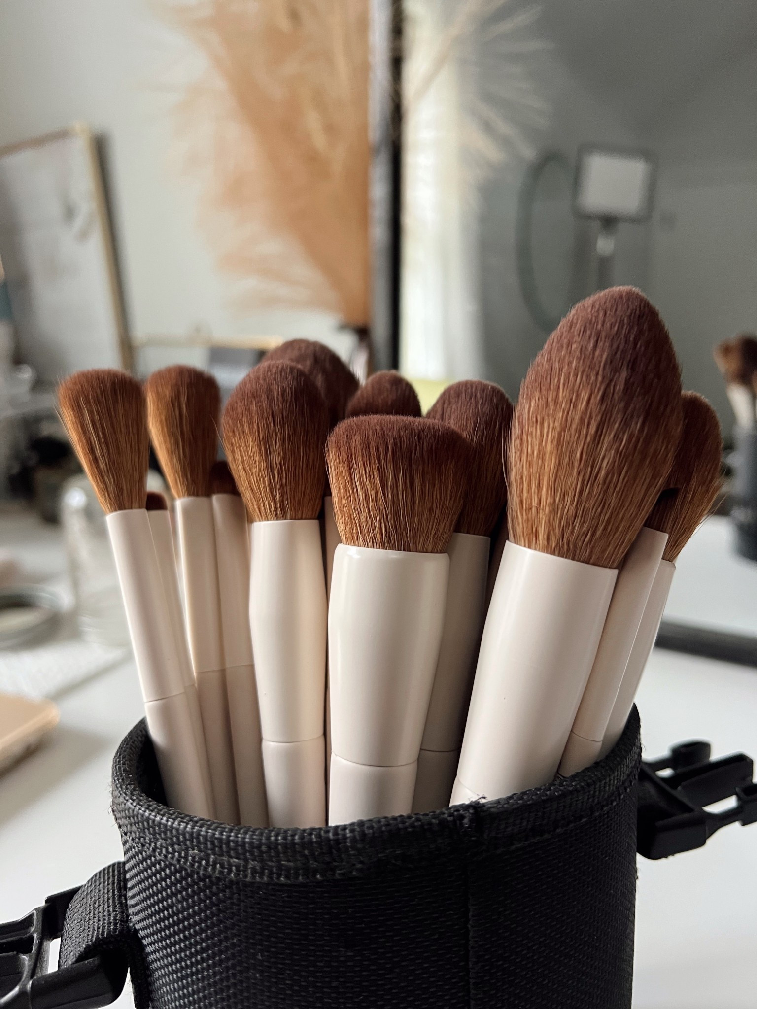 Makeup brushes - a set - 



#LTKBeauty #LTKStyleTip #LTKWorkwear