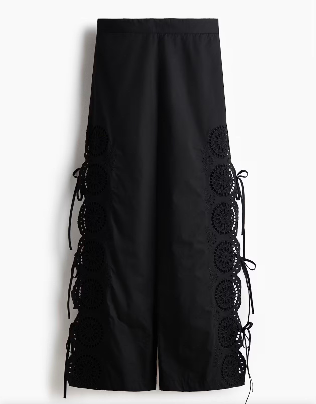 H&M 🔥find 
TIE-DETAIL PANTS WITH EYELET EMBROIDERY