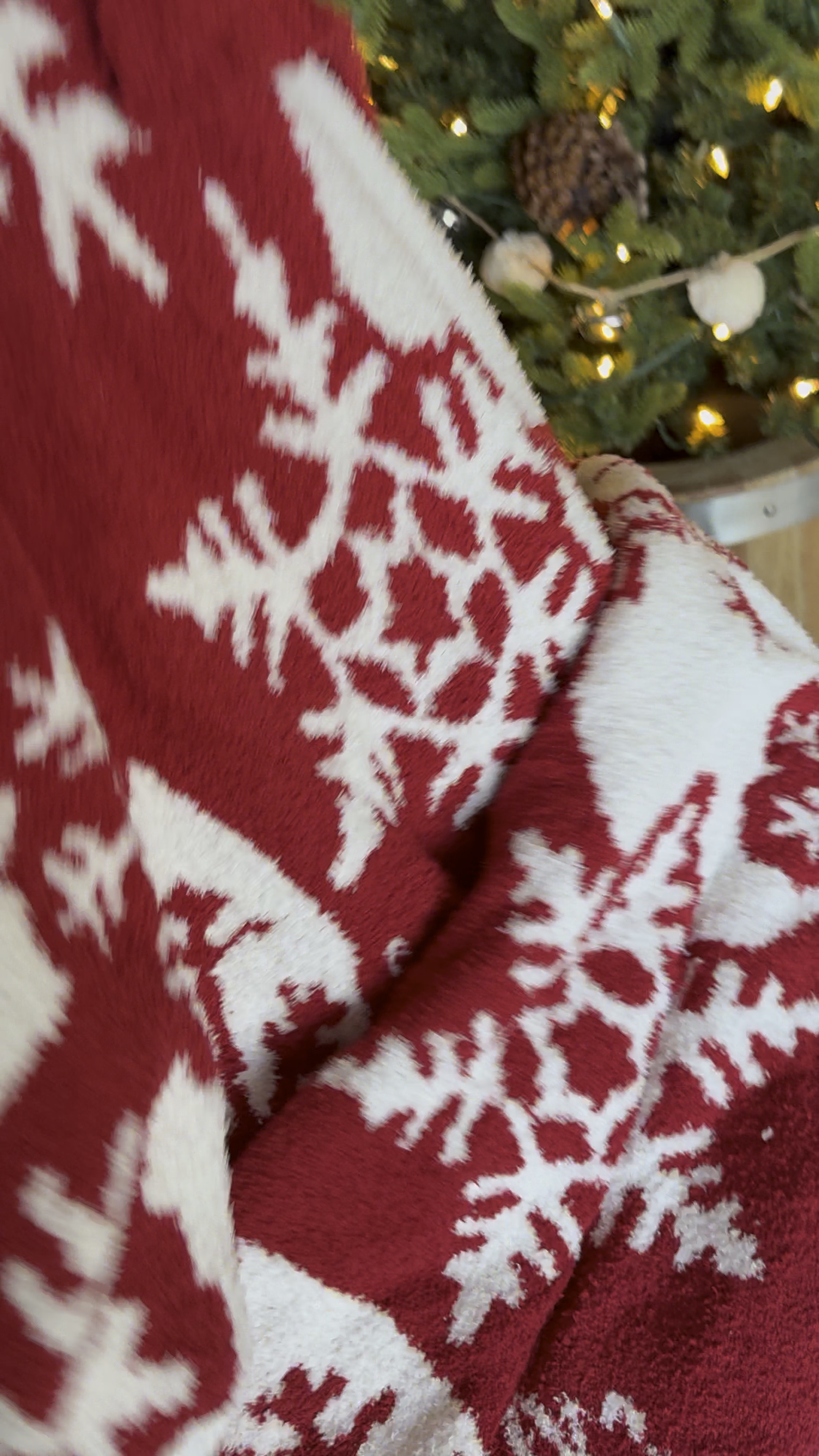 Barefoot dreams dupe 
Such an amazingly soft throw blanket at a fraction of the cost☃️ ❤️🤍❤️☃️


Perfect Crazy Busy Mama gift! 🎁 

#LTKOver40 #LTKHoliday #LTKHome