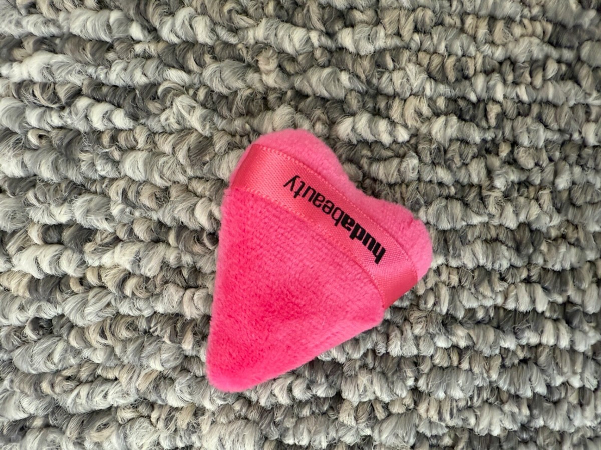 Huda Beauty Pink Powder Puff Size Small Makeup Applicator New Pick A Colour | eBay US
