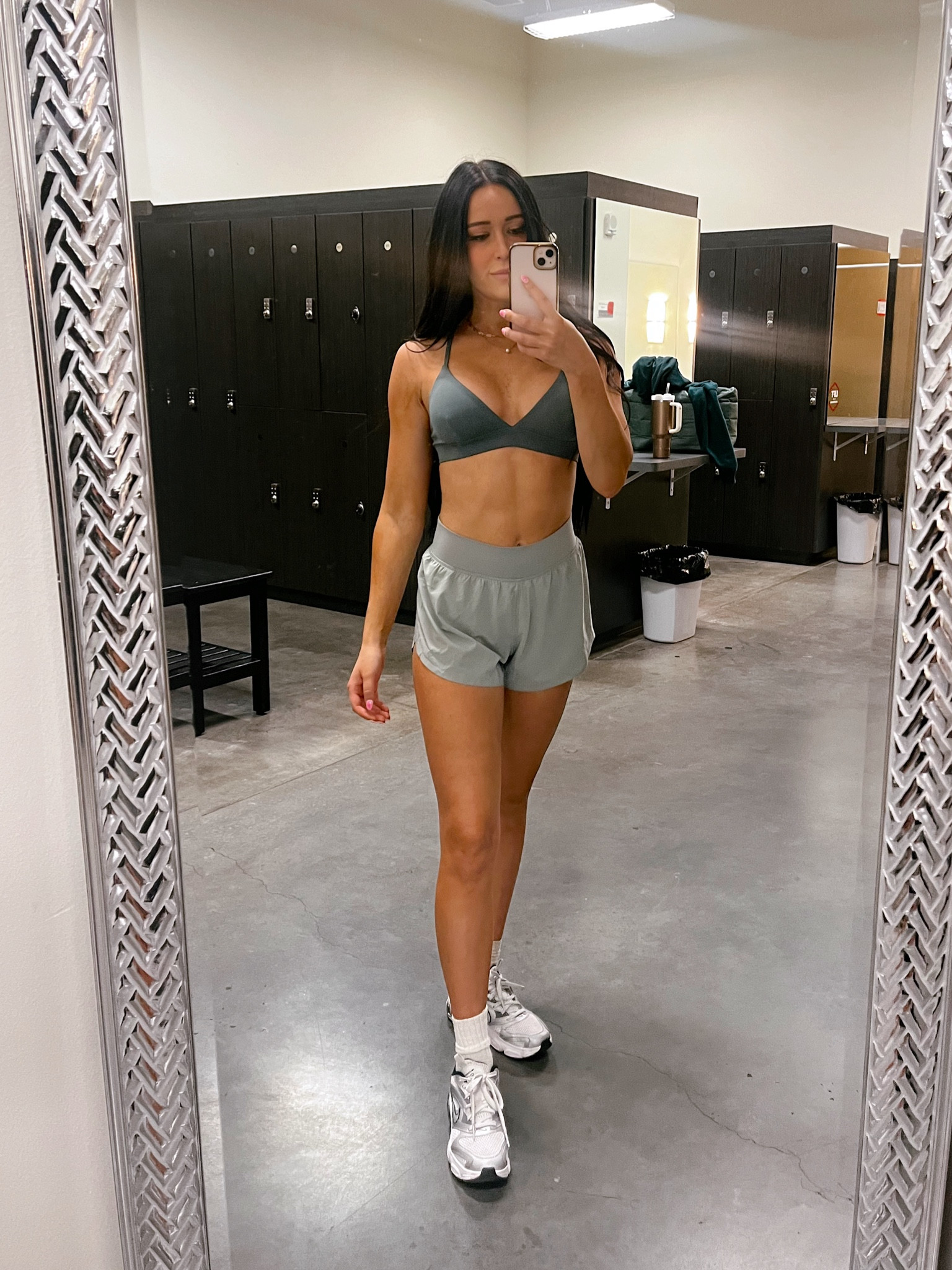 Top - XS
Bottoms: XS
Top true to size.
 (Bottoms are slightly bigger) 

#LTKFitness #LTKFindsUnder50 #LTKActive