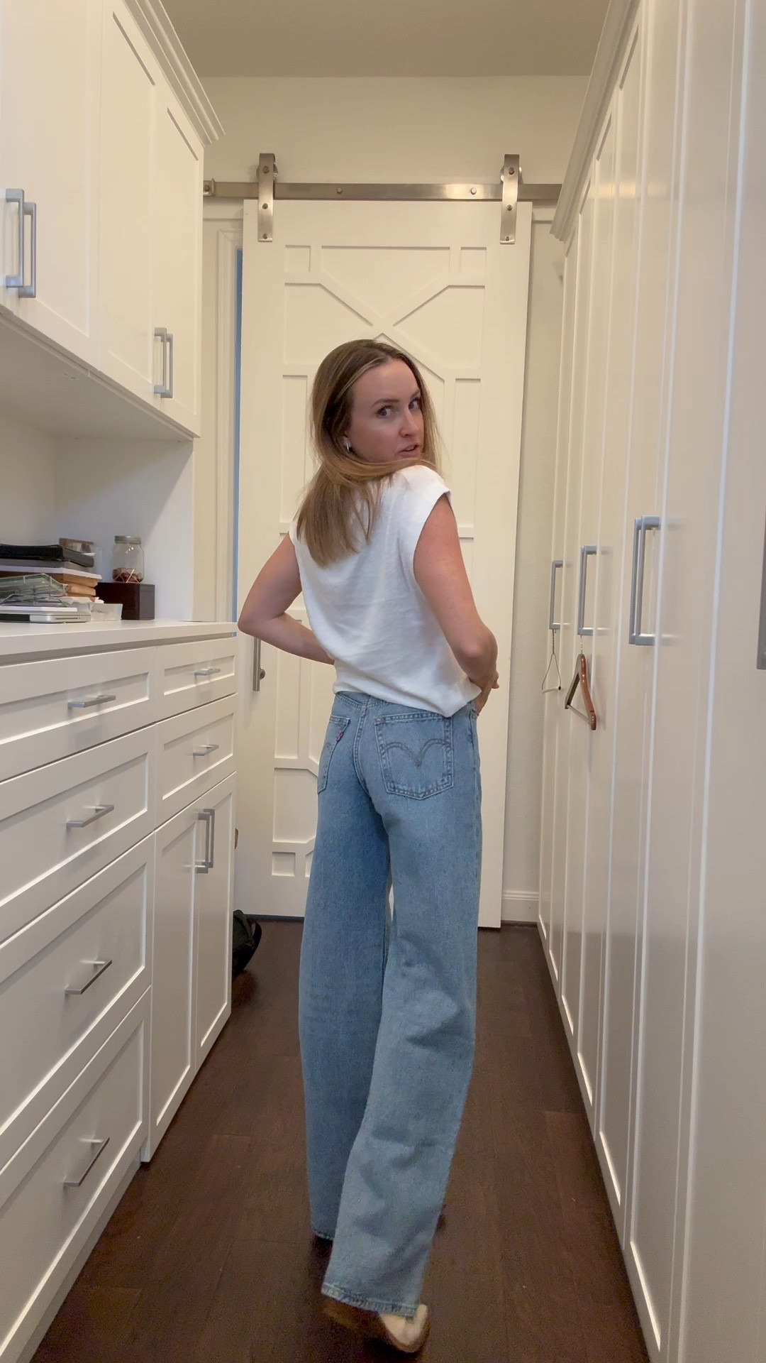 Big fan of these rib cage wide leg jeans from Levi. I’m in the 25 and I’m 5 foot 3.