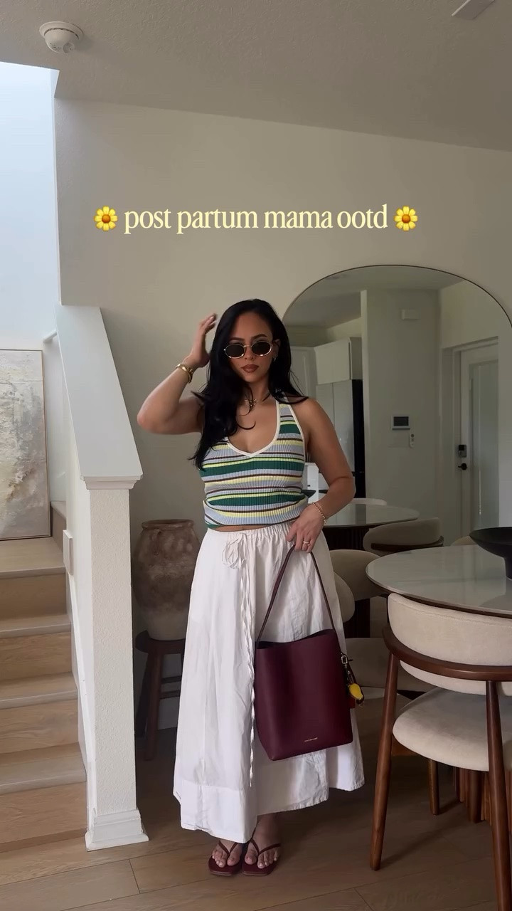 Who said post partum can’t be cute?! 👩🏻🌼👶🏻✨💛 dressing my best to feel my best