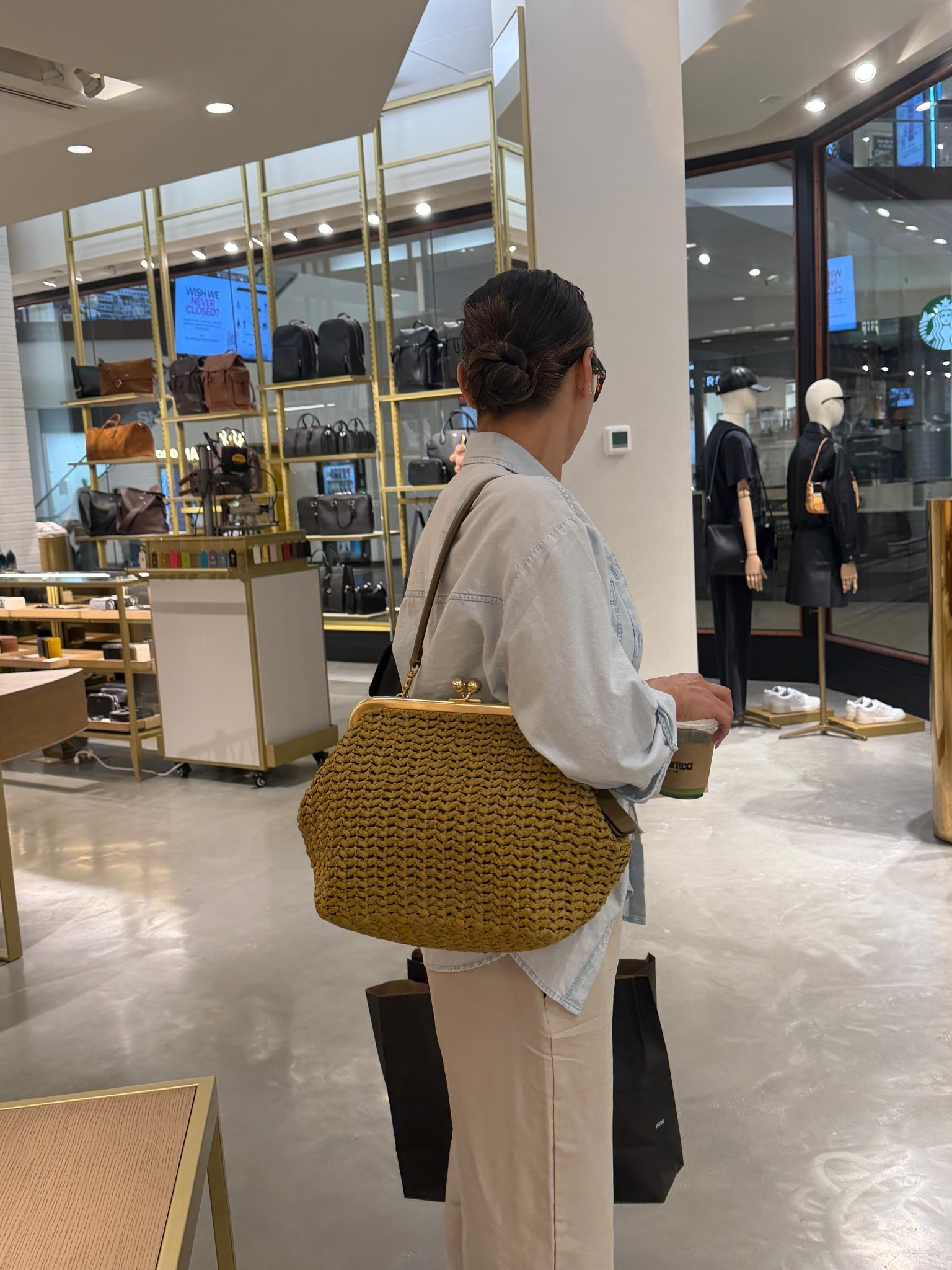 Obsessed is an understatement 🤎 This summer IT bag from Coach is giving effortless luxury without trying too hard. The woven texture, the structure, the neutral tone… it’s THAT piece that elevates every basic outfit.

I threw it on with a simple look and suddenly it feels styled, elevated, expensive. And the size?? Fits everything without looking bulky 🙌🏼

#LTKootd #LTKOver40 #LTKgrwm