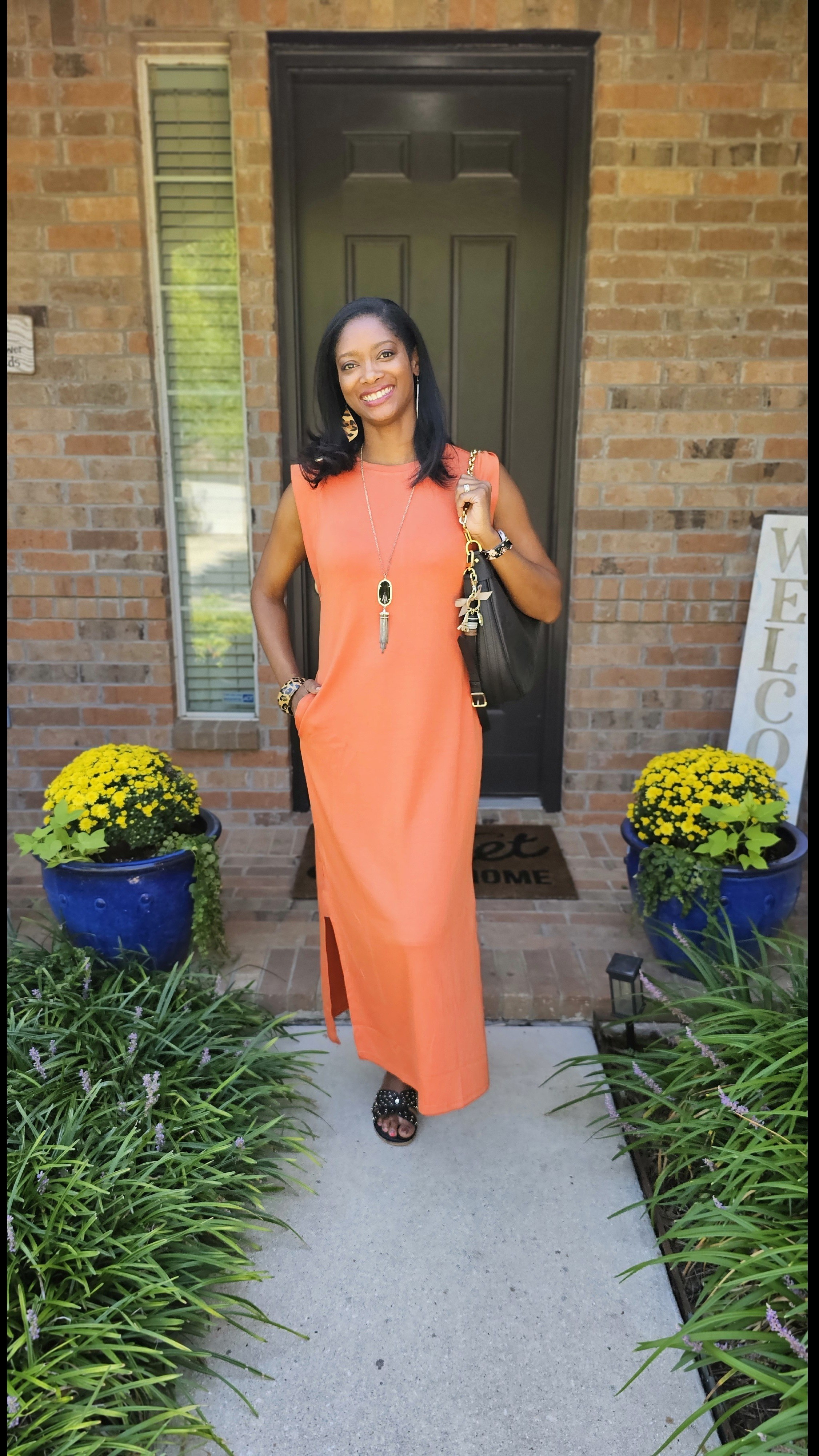 Touches of fall in this simple yet chic maxi dress! It's less than $25 

#LTKSaleAlert #LTKFindsUnder50 #LTKWorkwear