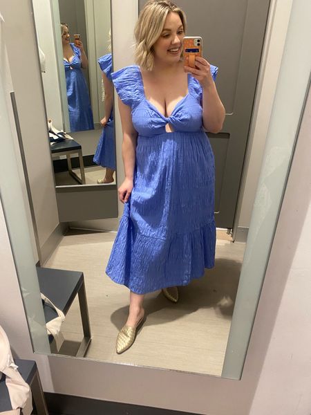 30% off dresses today with target circle sale event. I love, love, LOVE this dress. The color is stunning, I love thit texture, and flutter sleeve. I think the key hole is super fun and sexy. 

I did try this on in an XL, all they had in store. But I need to size down. 




#LTKmidsize #LTKfindsunder50 #LTKxTarget