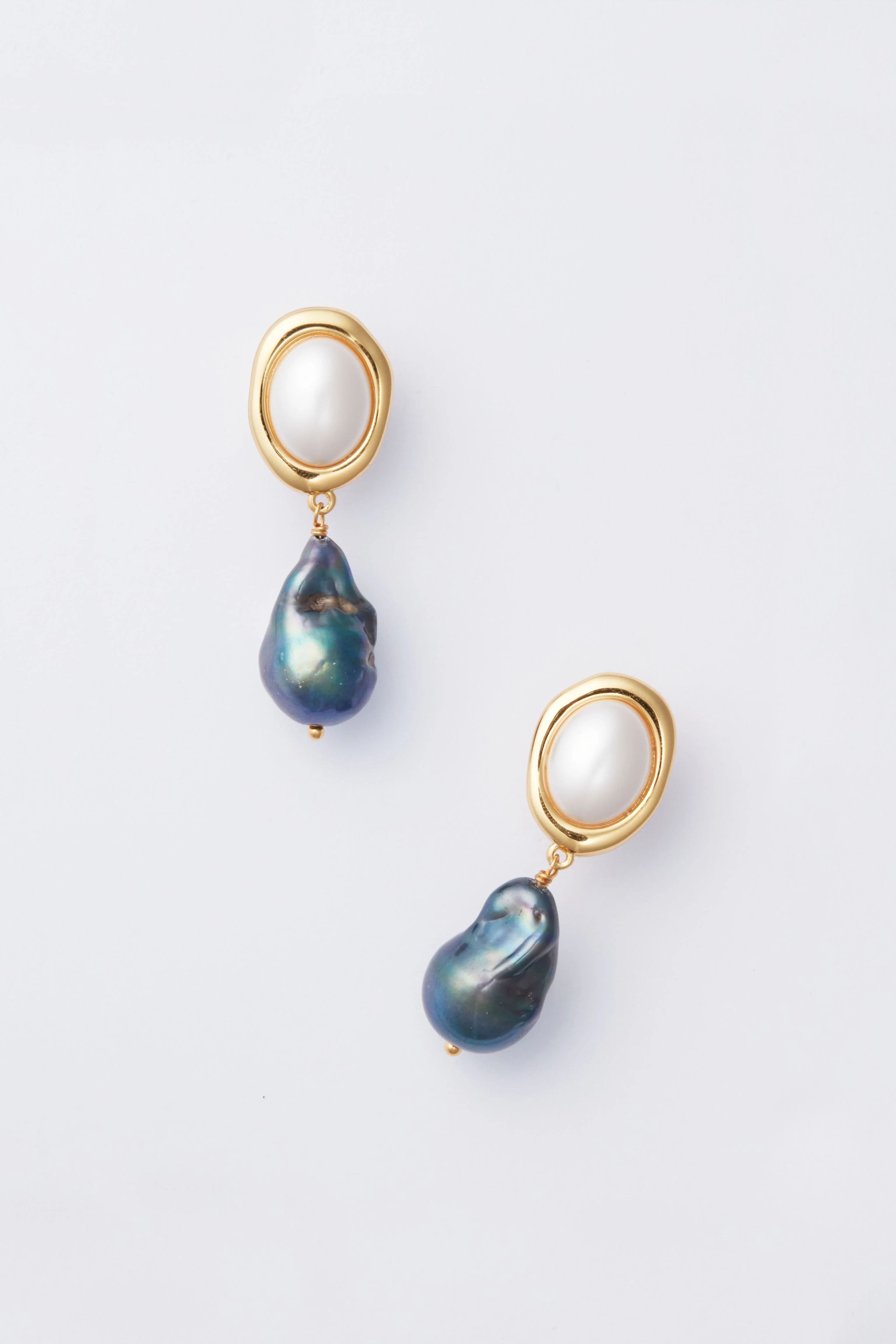 Midnight Pearl Drop Sloane Earrings | Tuckernuck (US)