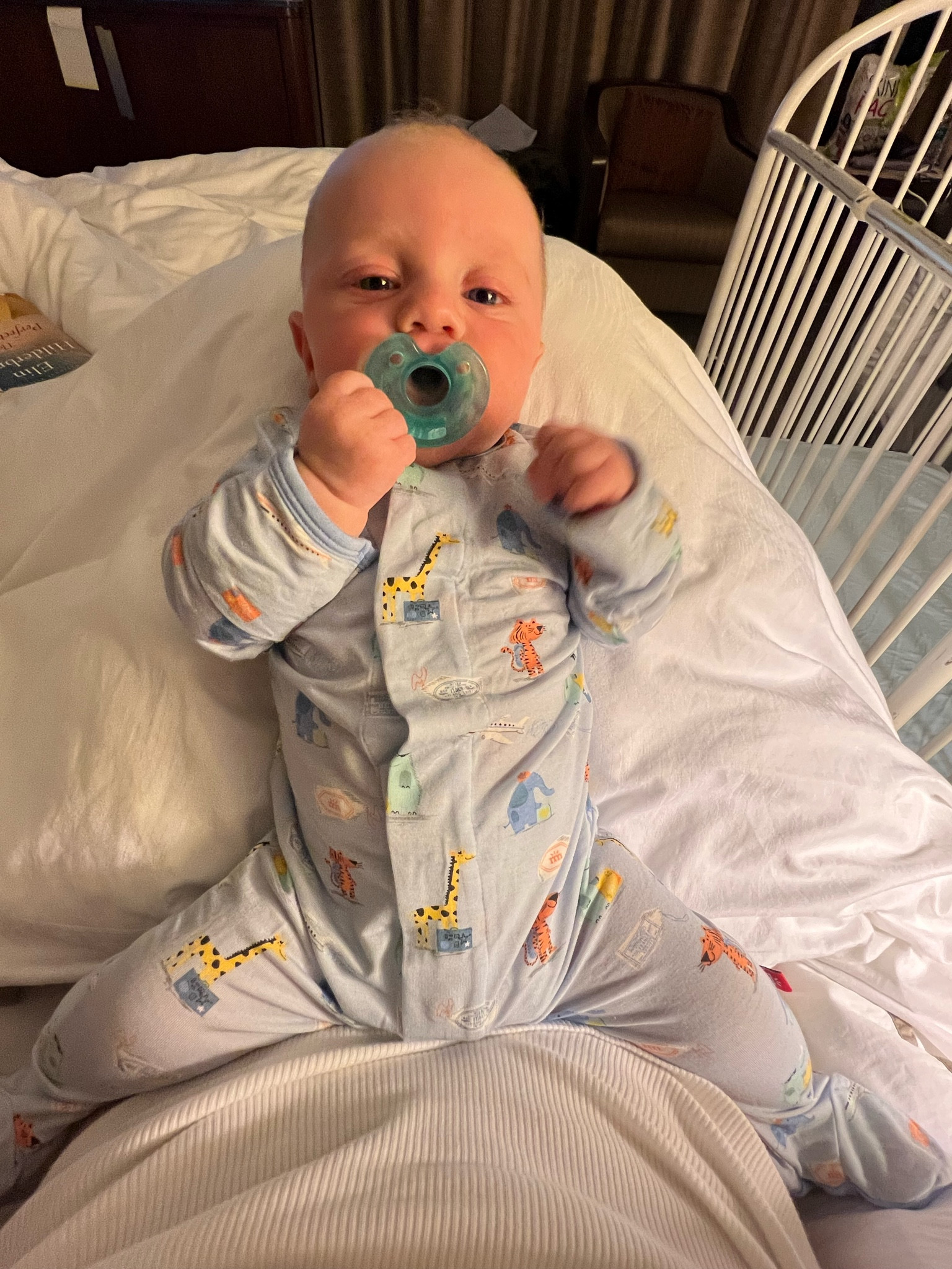 Softest Jammie ever!! The magnetic closure makes it easy for middle of the night diaper changes☺️

#LTKBaby #LTKKids #LTKFindsUnder50