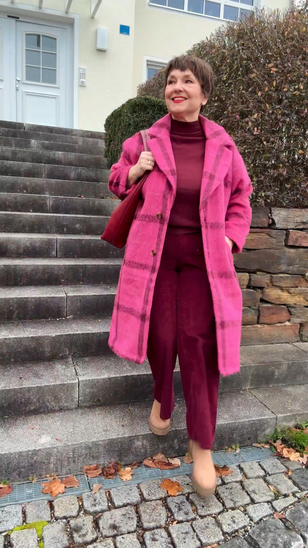 Mit pink gegen das Winter grau! Kuscheliger Mantel, Boots und Cord. 🩷

#LTKü50 #LTKdeutschland #LTKwinter