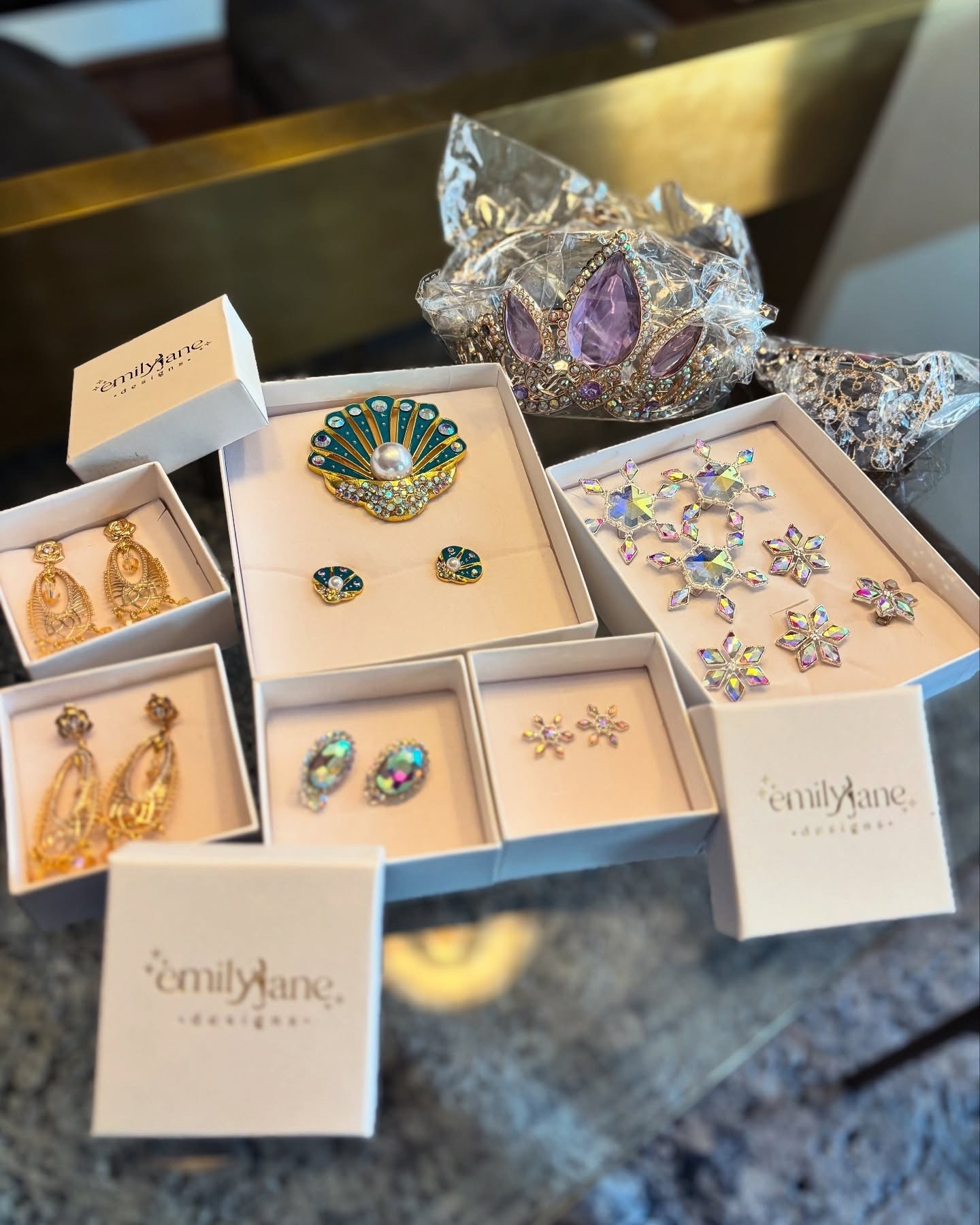 Thank you so much @emilyjanedesignsz 🤩😍 we love our new princess accessories upgrades! ✨👑