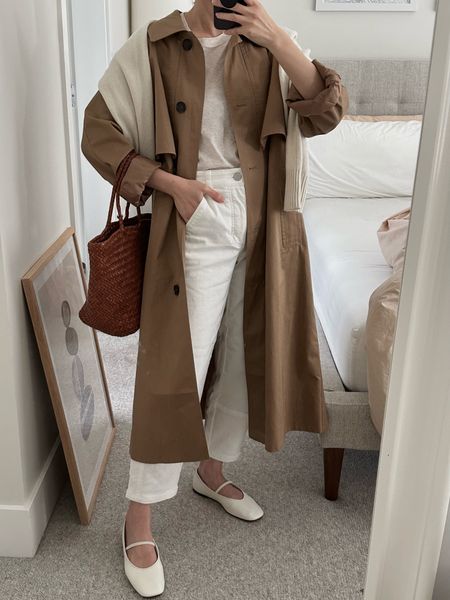 Trench: Everlane old. 
Pants: Everlane. Size down if you want a snug fit. Take regular size if you want a comfy and roomy fit. 
Flats: Everlane Mary Jane. Tts
Dragon Diffusion bag