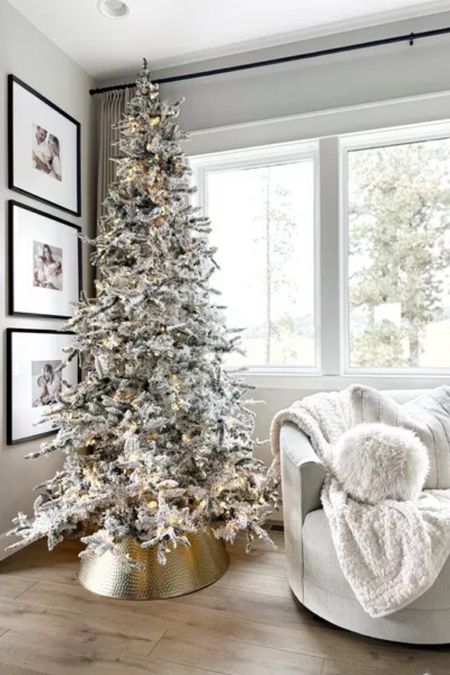 ‘Tis the season for a gorgeous faux snowy white Christmas! I love our holiday nook in our bedroom

Christmas  Christmas tree  Christmas decor  Holiday  Holiday decor  Holiday home  Snowy tree  Sofa  Faux fur  Pillow  Blanket