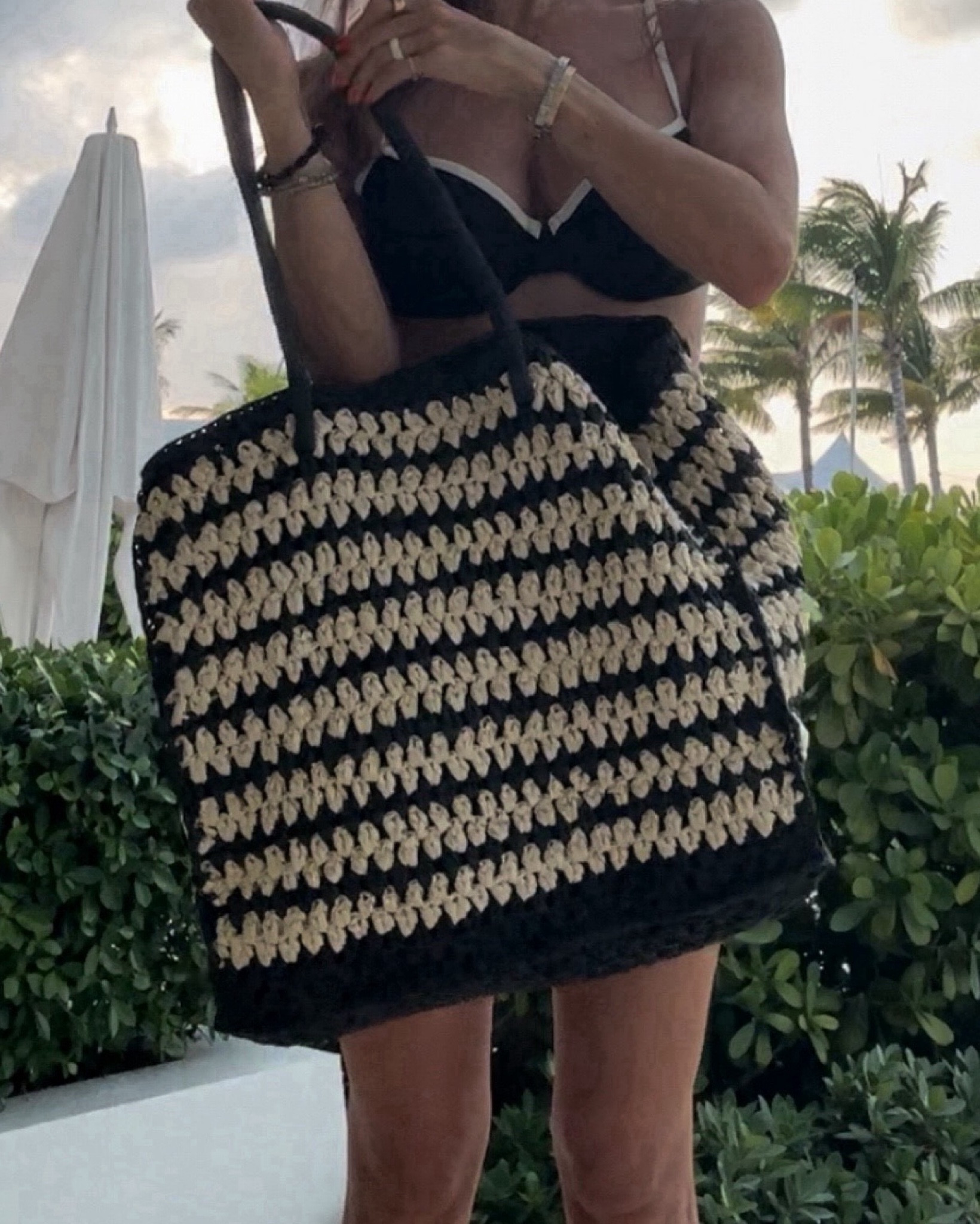 Abercrombie woven tote bag 

#LTKFindsUnder100 #LTKFindsUnder50 #LTKSaleAlert