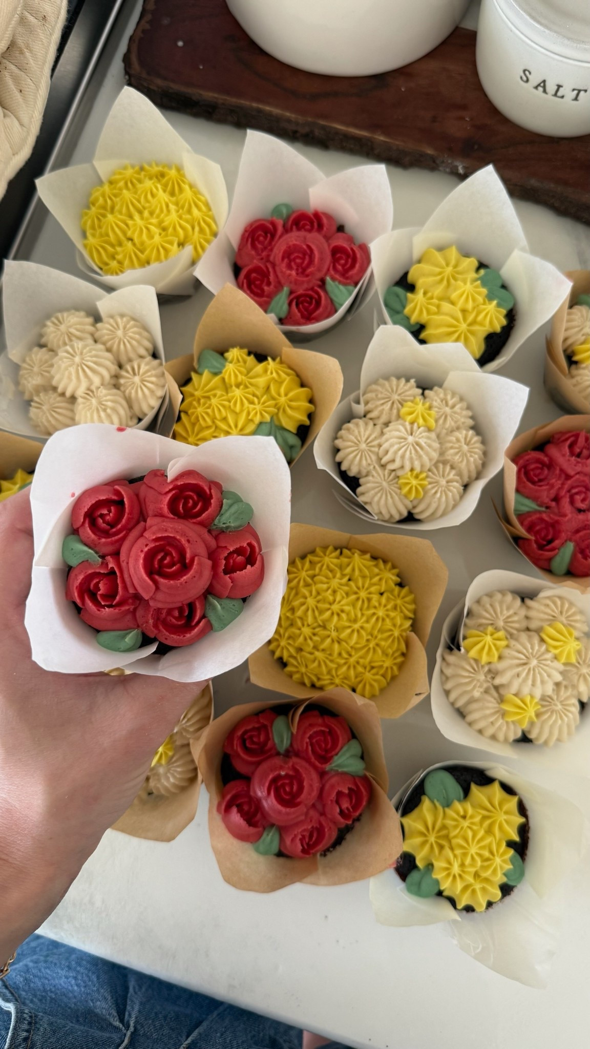I’ve been playing around with new frosting tips and oh my these flower bouquet cupcakes are so adorable! I also used natural food coloring—definitely recommend trying this out for spring!