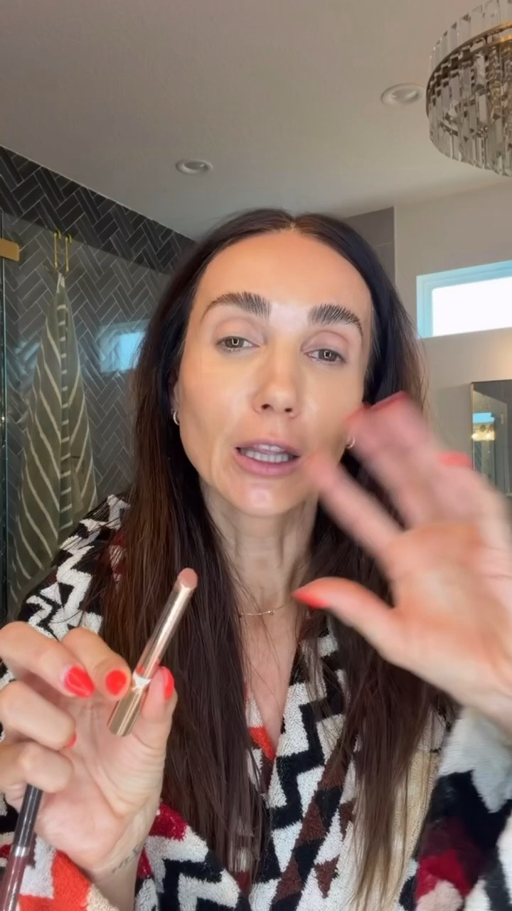 The prettiest nude lip combo for an easy everyday look. 🤎
Anastasia Beverly Hills lip balm shade silk. MAC Cosmetics lip liner Whirlin.

nude lip combo, nude lips, everyday lip combo, brown lip liner, glossy lips, neutral makeup, everyday makeup, Anastasia lip balm, MAC lip liner, Kiss Theory lip balm

#LTKOver40 #LTKBeauty