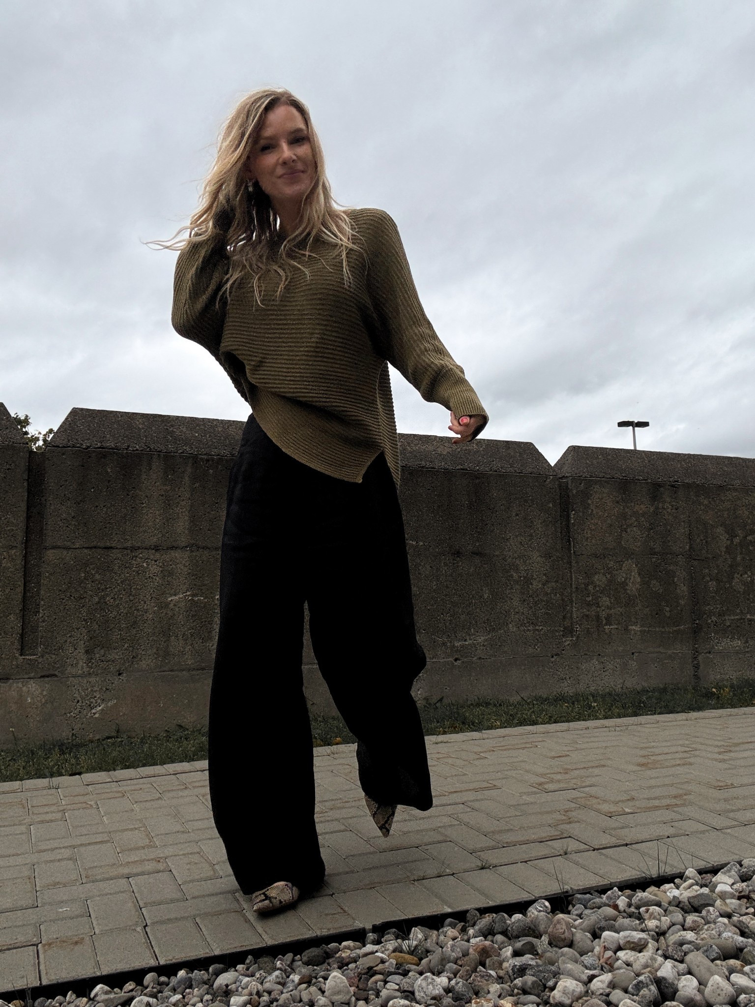 Oversized sweater and wide leg pants

Sized down to a 4 (normally I’m
A 6) in the pants from Massimo Dutti—they run big 

#LTKWorkwear #LTKStyleTip #LTKOver40