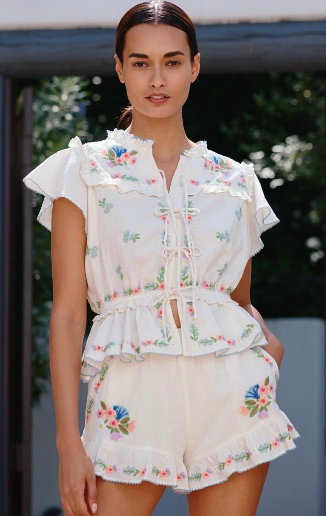 Such a pretty set! 🤍🌸